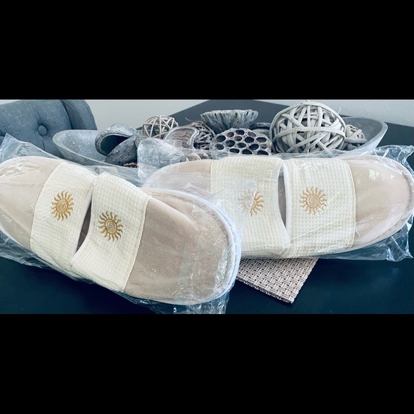 Close-Toe Hotel Collection Spa Slippers 2-pack - Picture 3 of 3